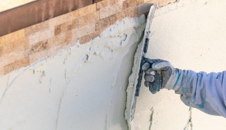 سرعت انجام عملیات گچ کاری با گچ پاششی بسیار بالا 